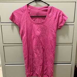 Lulu lemon tshirt